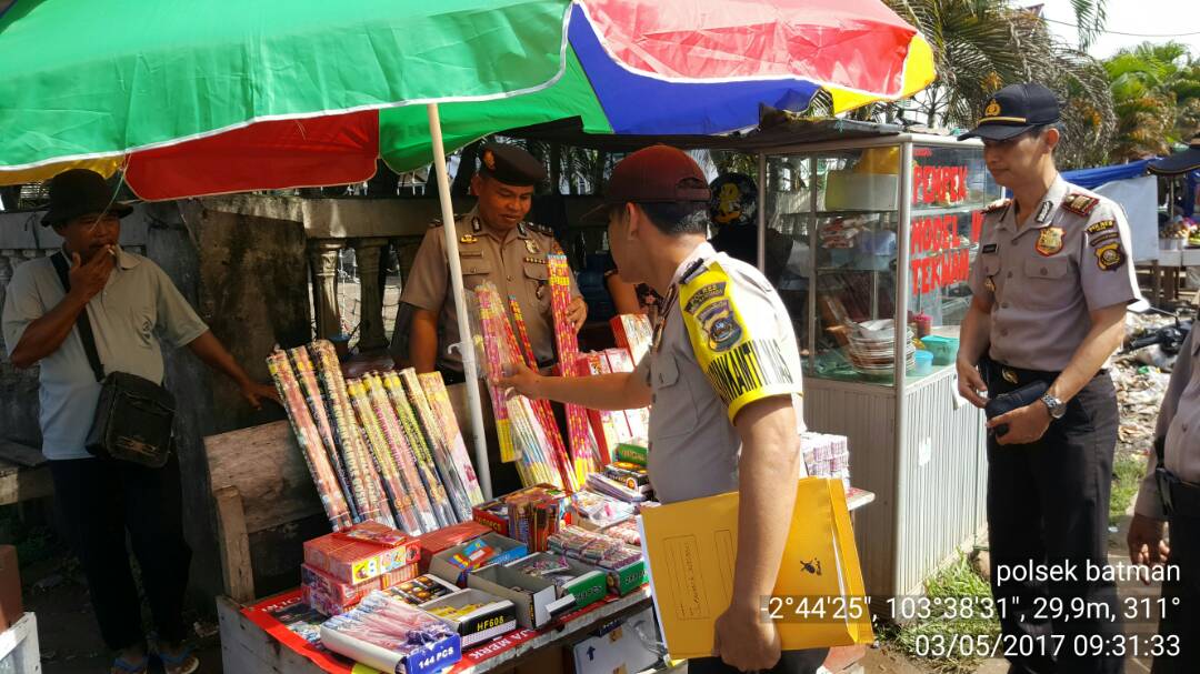 KAPOLSEK BABAT TOMAN HIMBAU PENJUAL PETASAN