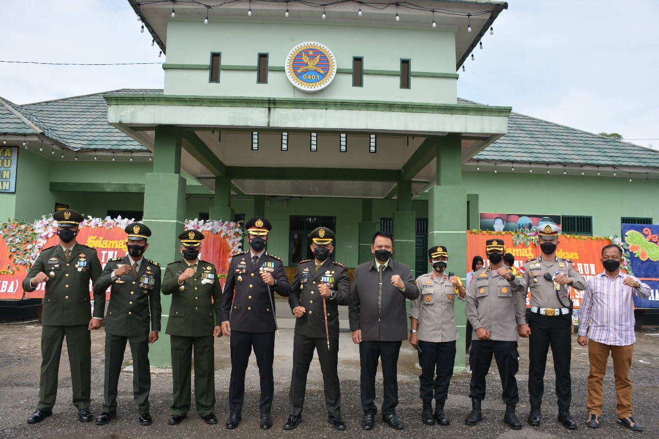 POLRES MUBA MEMBERIKAN KEJUTAN KE KODIM 0401 MUBA, DALAM RANGKA HUT TNI KE-76