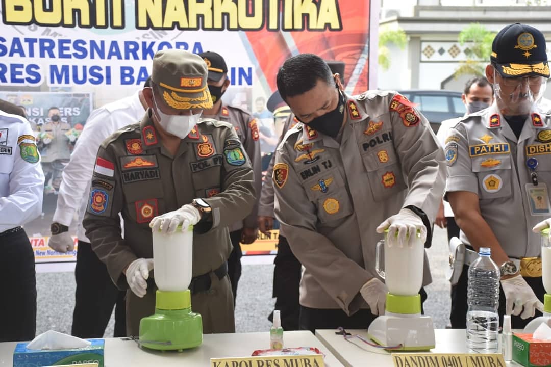 POLRES MUBA MUSNAHKAN 10 KG SABU