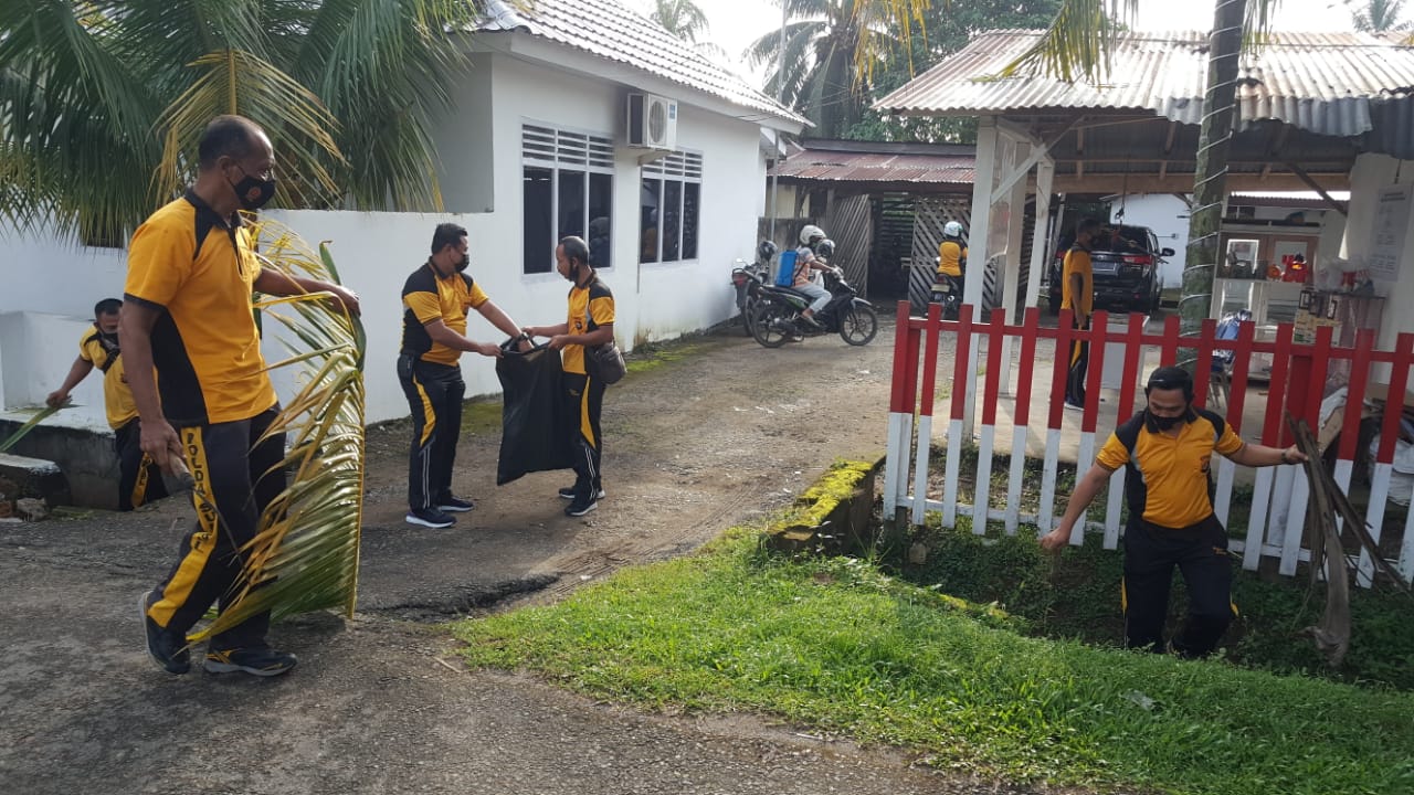 CEGAH COVID-19 POLRES MUBA MELAKSANAKAN KERJA BHAKTI DI MAKO DAN ASRAMA POLRI