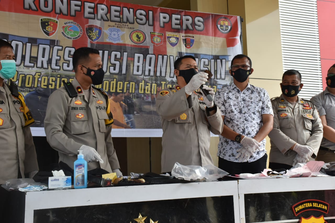 BANDAR NARKOBA DITEMBAK MATI KARENA MELAWAN ANGGOTA