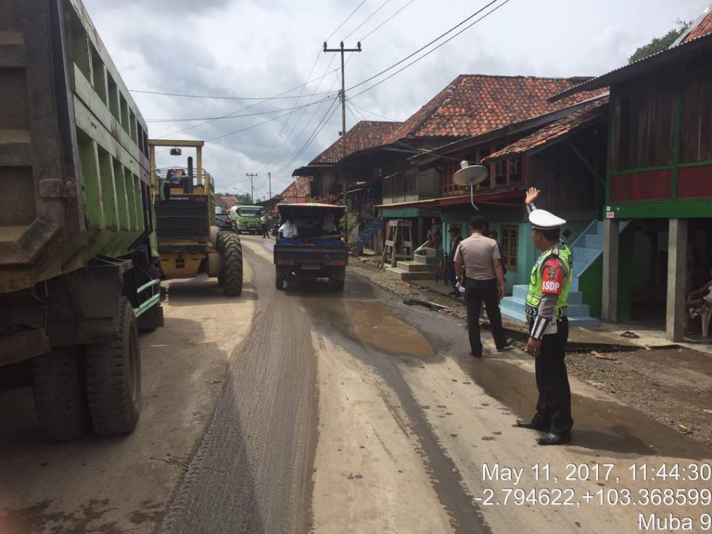 AKSES JALAN BURUK TIMBULKAN KEMACETAN