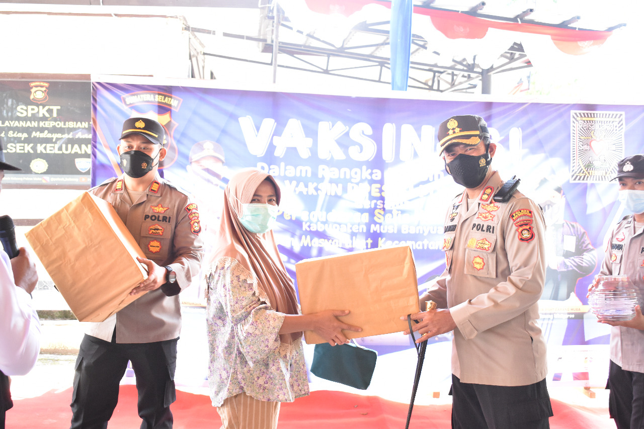 GUNA MEWUJUDKAN 2 JUTA VAKSIN PERHARI POLRES MUBA MELAKSANAKAN VAKSINASI KE KECAMATAN KELUANG