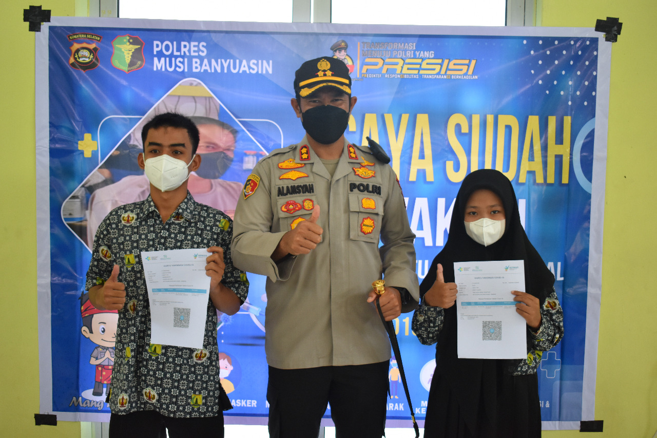 KAPOLRES MUBA MENGECEK PELAKSANAAN VAKSINASI GO TO SCHOOL SMA 1 SEKAYU